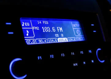 USED RADIO & NAVIGATION