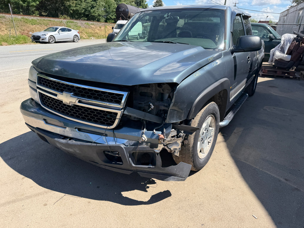 Chevrolet Silverado 1500 LS LT - V8 Vortec 5.3 Engine with 2WD. 