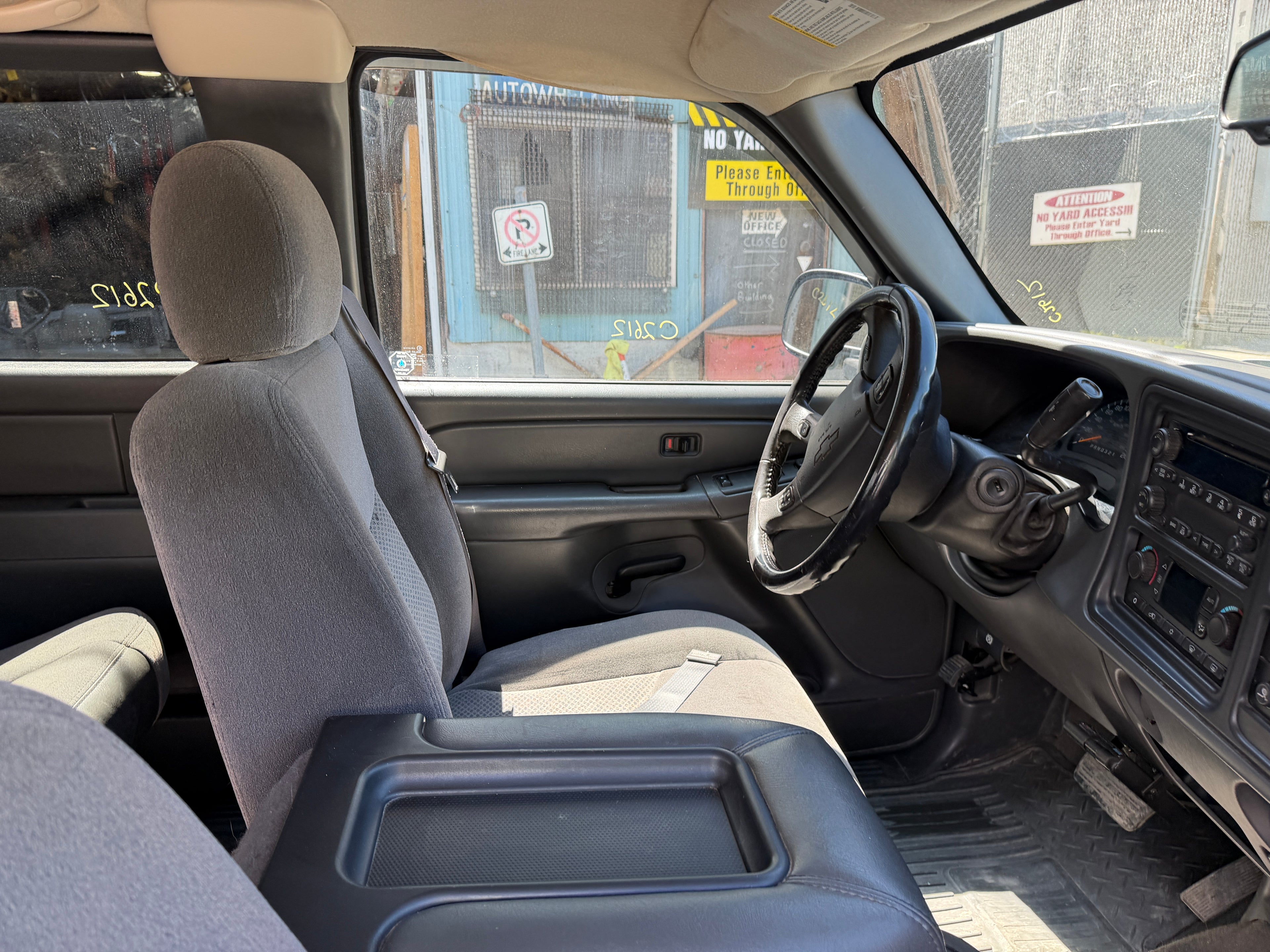 Chevrolet Silverado 1500 LS LT - V8 Vortec 5.3 Engine with 2WD. 