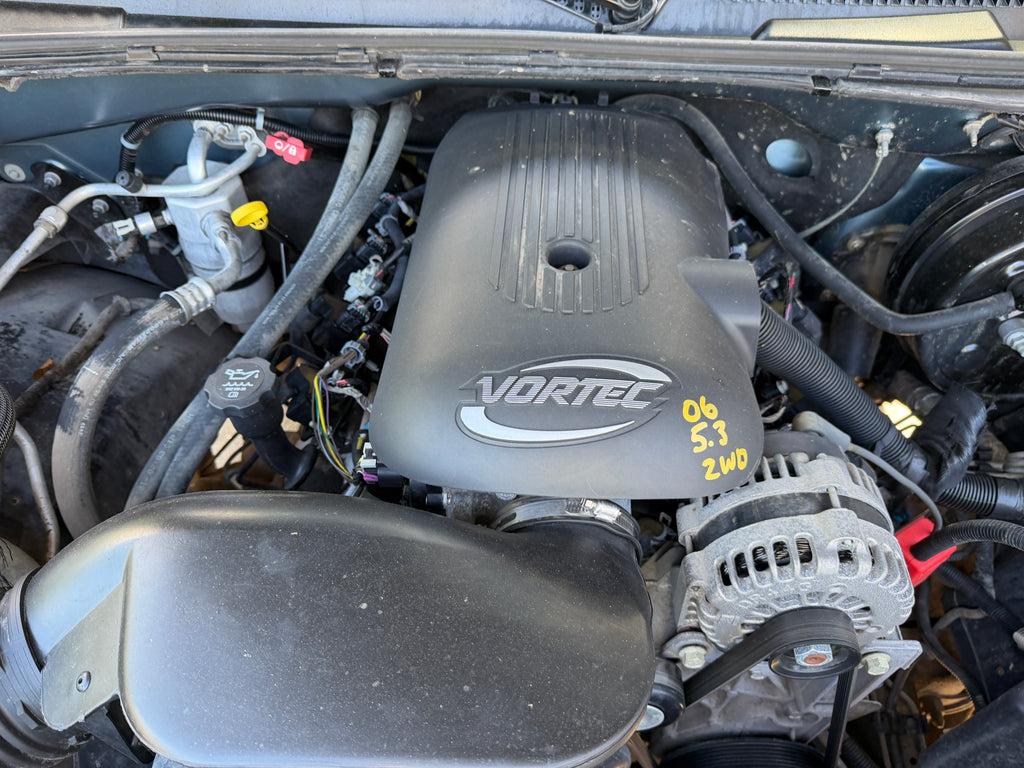 Chevrolet Silverado 1500 LS LT - V8 Vortec 5.3 Engine with 2WD. 