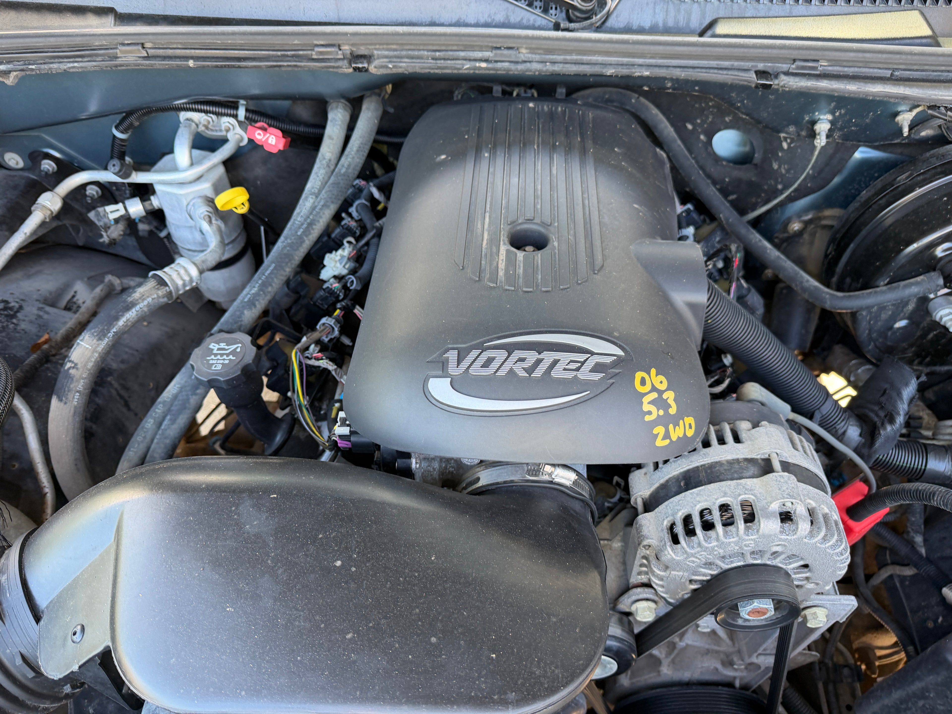 Chevrolet Silverado 1500 LS LT - V8 Vortec 5.3 Engine with 2WD. 