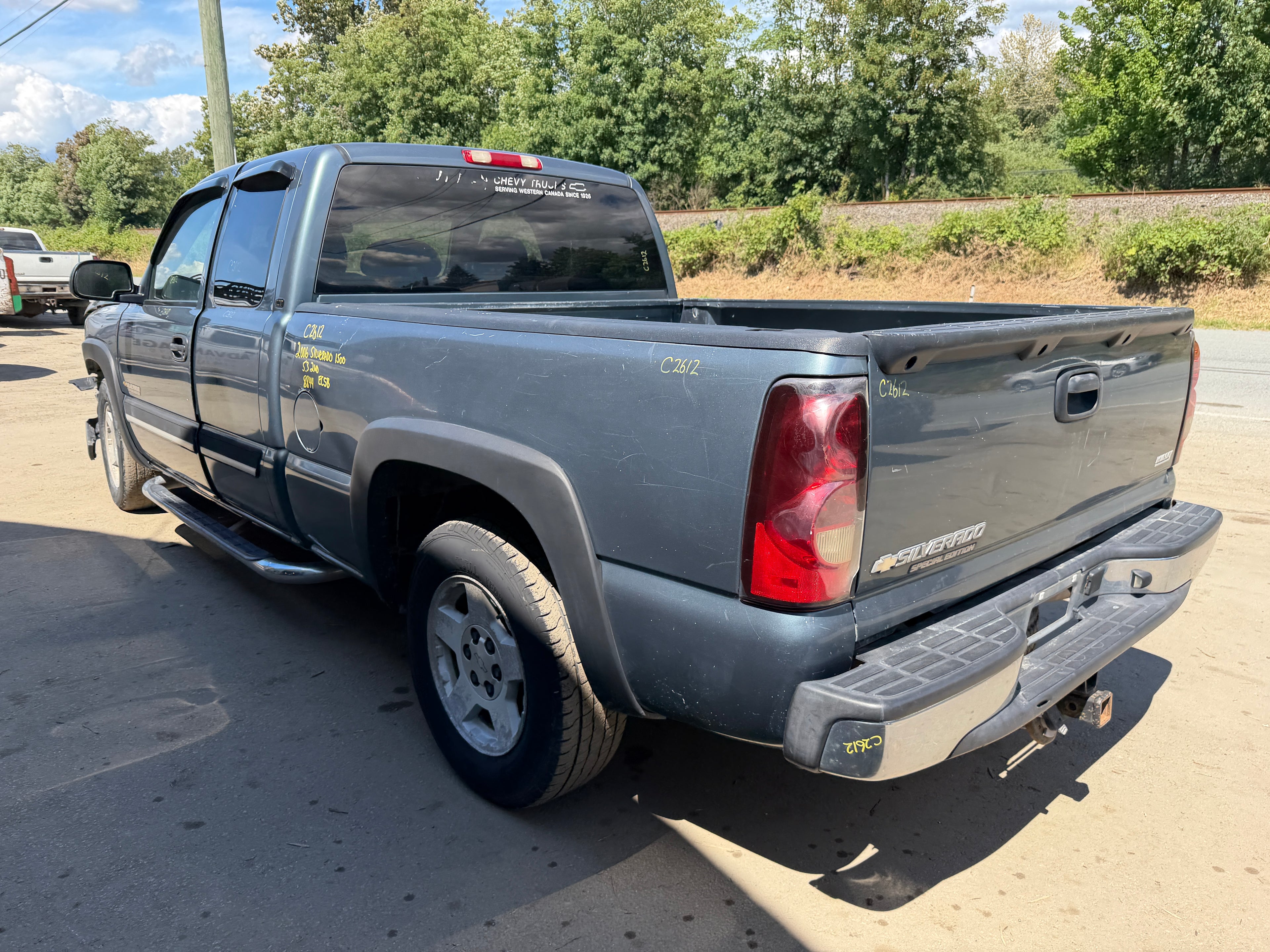 Chevrolet Silverado 1500 LS LT - V8 Vortec 5.3 Engine with 2WD.