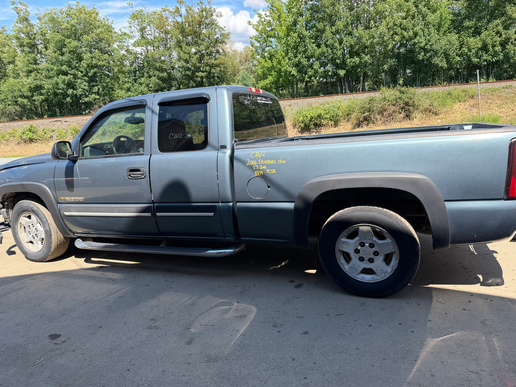 Chevrolet Silverado 1500 LS LT - V8 Vortec 5.3 Engine with 2WD. 