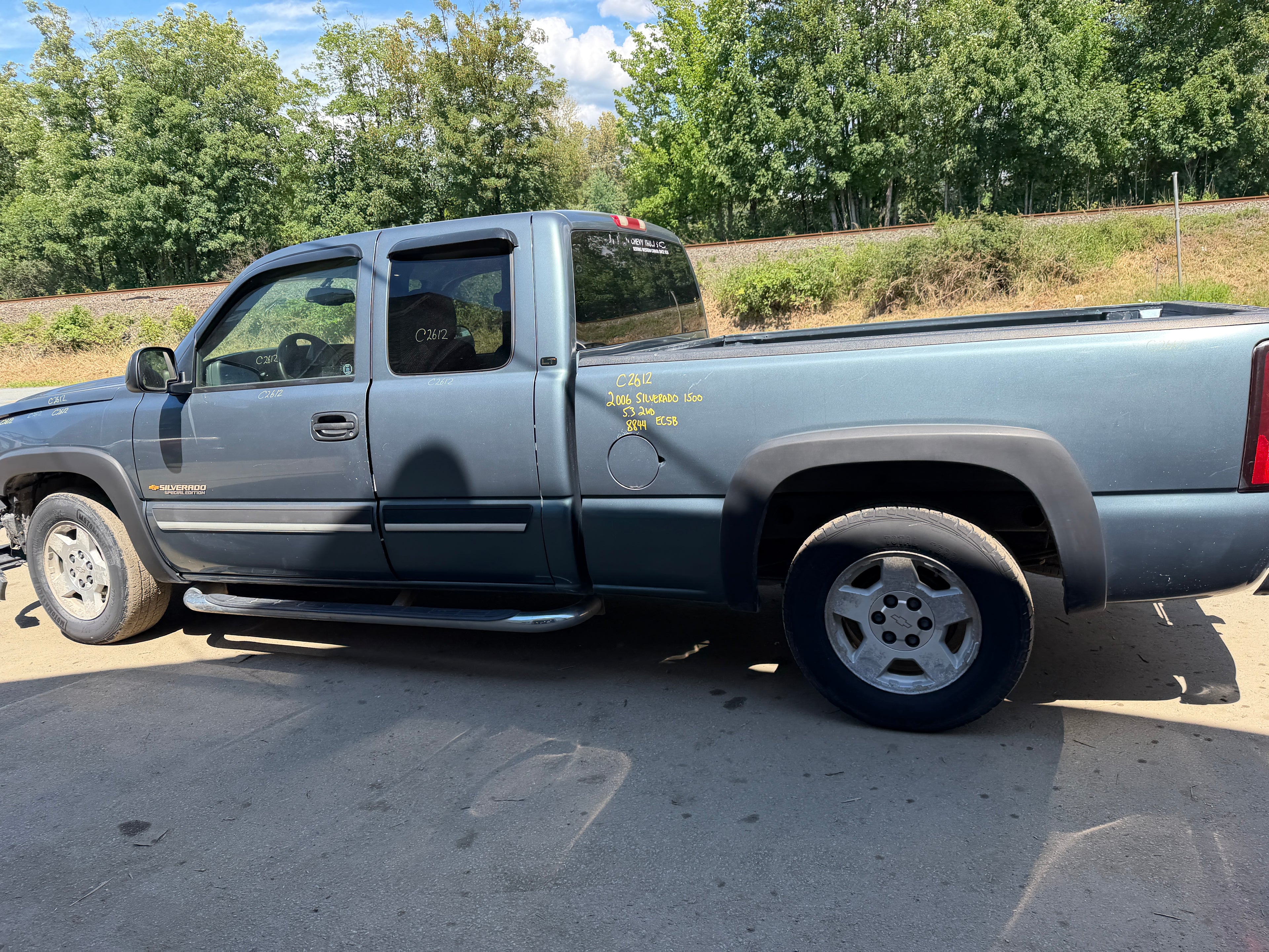 Chevrolet Silverado 1500 LS LT - V8 Vortec 5.3 Engine with 2WD. 