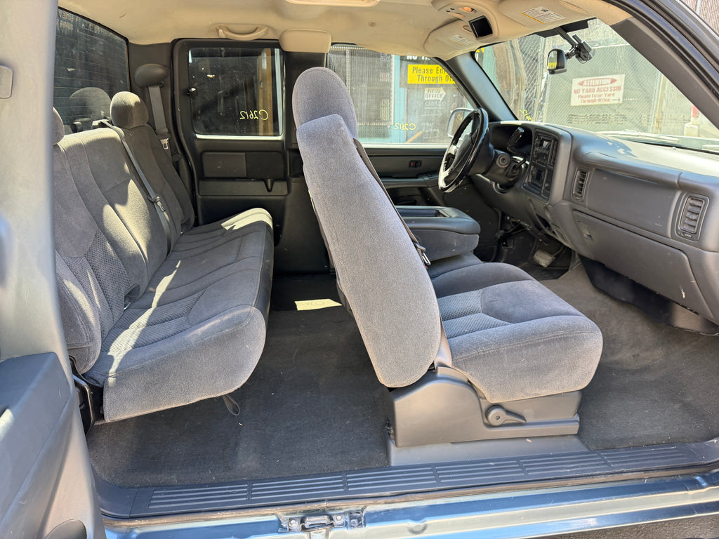 Chevrolet Silverado 1500 LS LT - V8 Vortec 5.3 Engine with 2WD. 