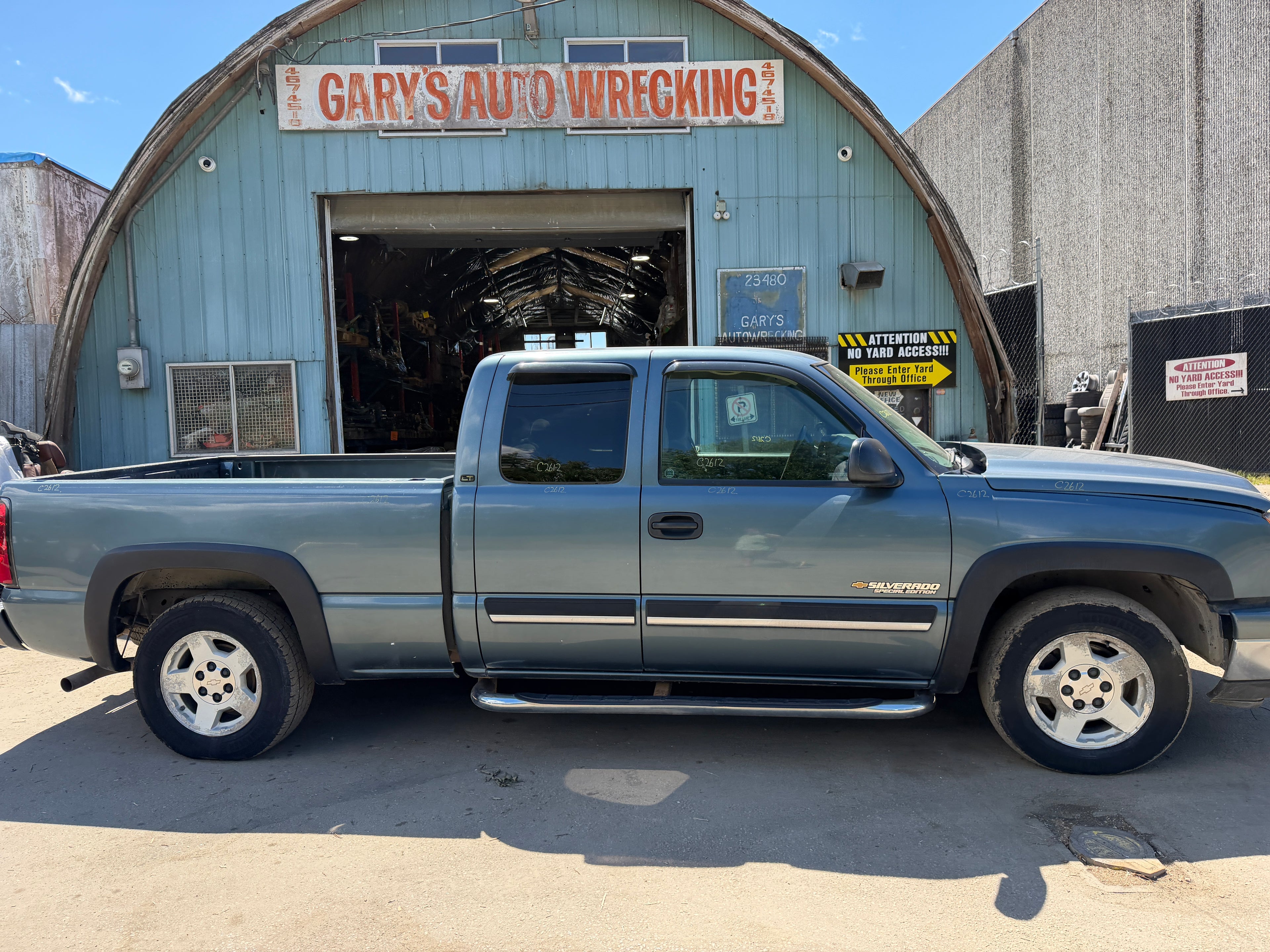 Chevrolet Silverado 1500 LS LT - V8 Vortec 5.3 Engine with 2WD. 