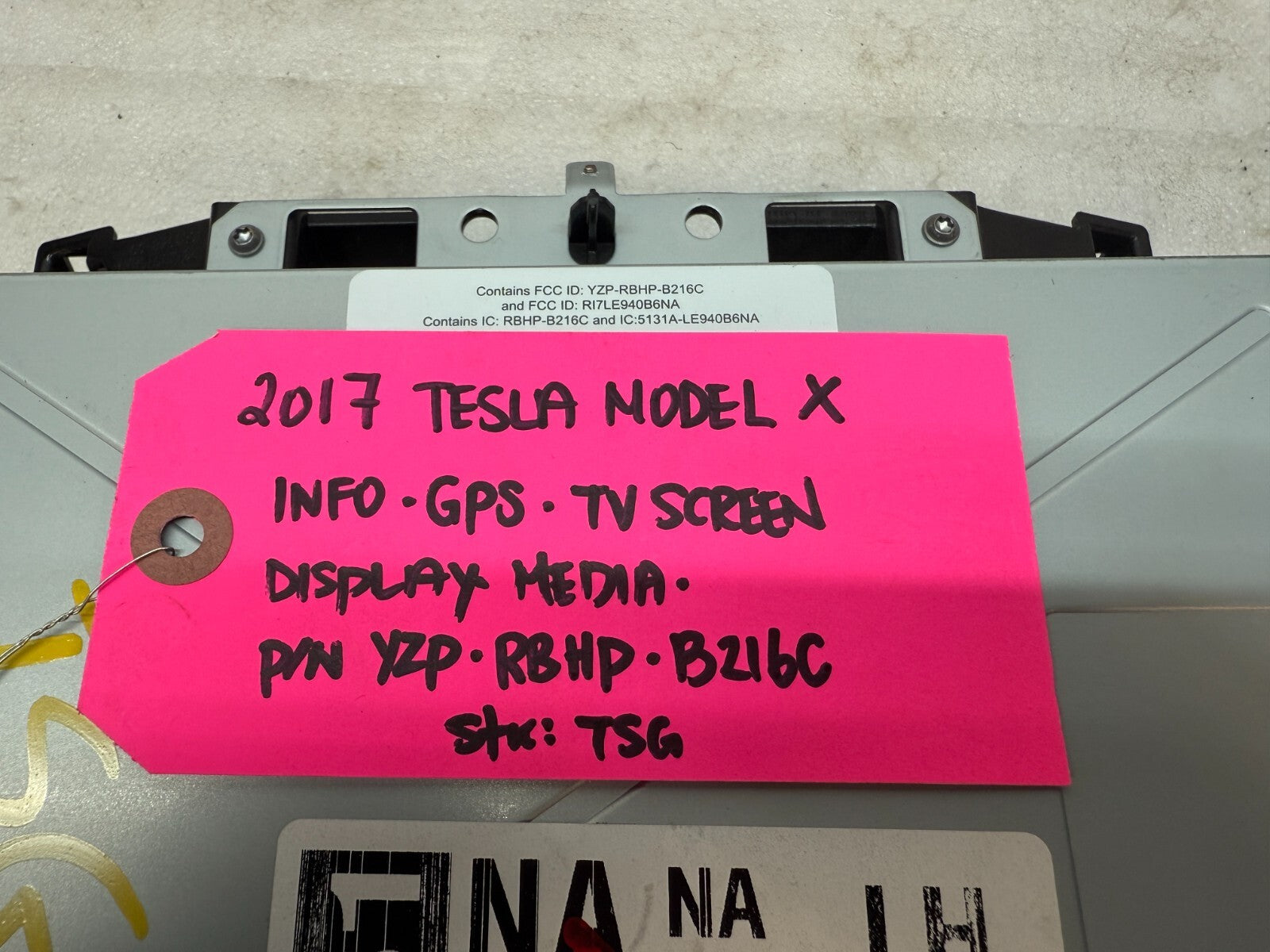 16-20 TESLA MODEL X S GPS NAVIGATION MEDIA TOUCH SCREEN MCU 1450737-00-B