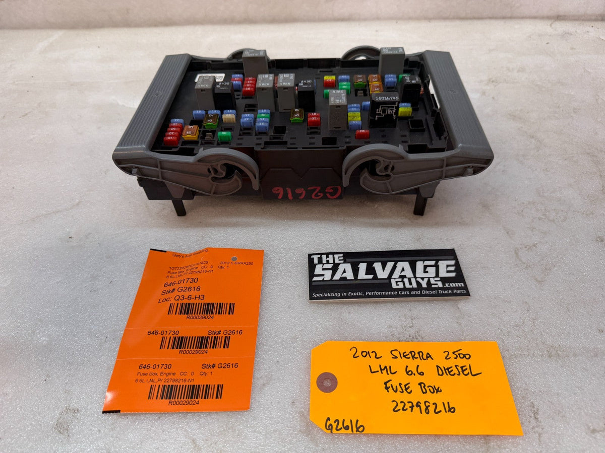 11-14 GMC CHEVROLET SILVERADO 2500HD 3500HD 6.6 LML FUSE RELAY BOX 22798216
