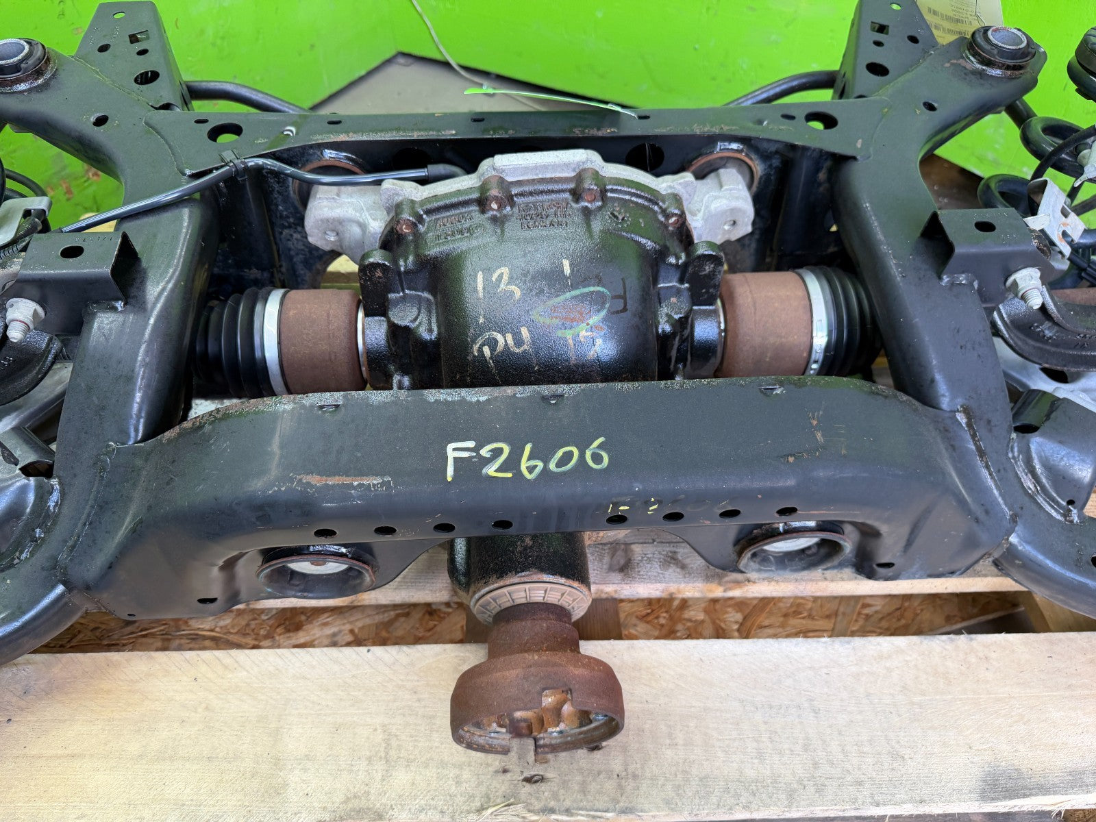 15-22 FORD MUSTANG GT 5.0 REAR SUSPENSION AXLE DIFFERENTIAL 3.55 GEARS