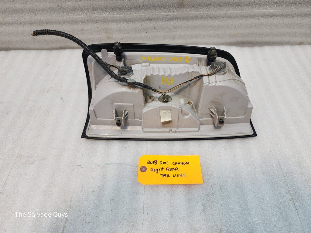 15-22 GMC CANYON COLORADO OEM LEFT REAR TAILLIGHT TAIL LAMP