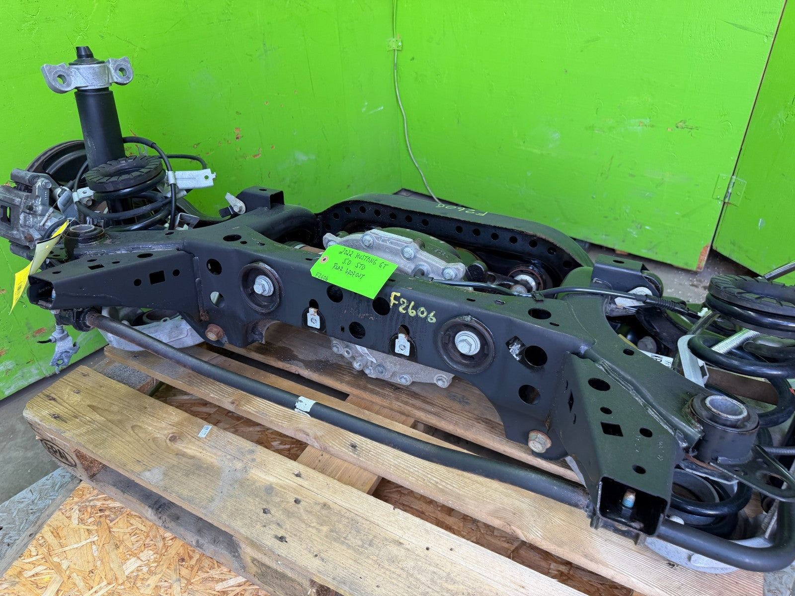 15-22 FORD MUSTANG GT 5.0 REAR SUSPENSION AXLE DIFFERENTIAL 3.55 GEARS