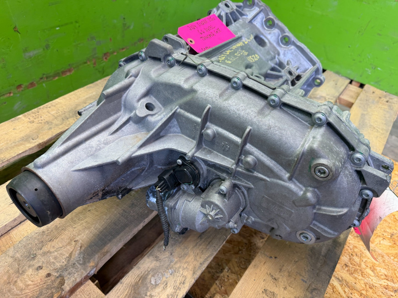 24 25 Chevrolet GMC 3500hd SIERRA 6.6 DIESEL NQH TRANSFER CASE 85611345 2K!!