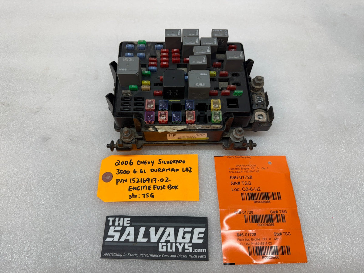 06 07 Chevrolet GMC SILVERADO SIERRA LBZ UNDERHOOD FUSE RELAY BOX 15216917-02