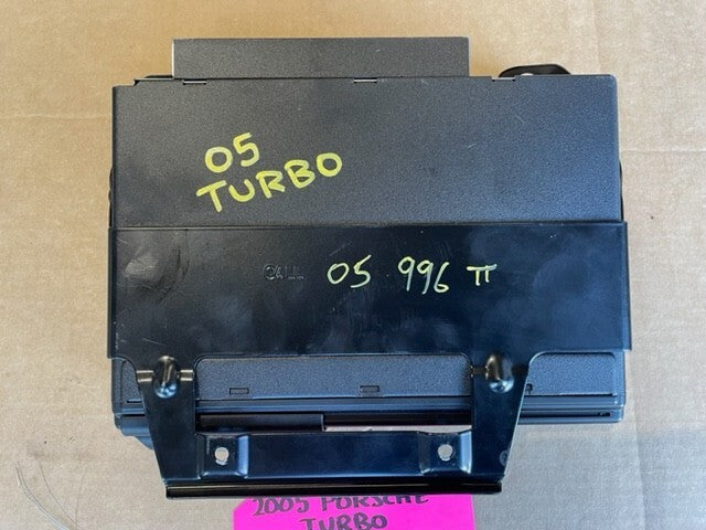 05 PORSCHE 996TT TURBO 996 997 OEM CDC-4 OEM 6 DISK CD CHANGER 99764514003 30K!!