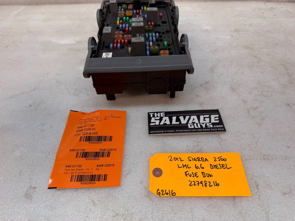 11-14 GMC CHEVROLET SILVERADO 2500HD 3500HD 6.6 LML FUSE RELAY BOX 22798216