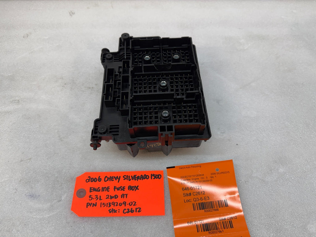 06 Chevrolet GMC 2500hd SIERRA 5.3 6.0 UNDERHOOD FUSE RELAY BOX 15139209-02