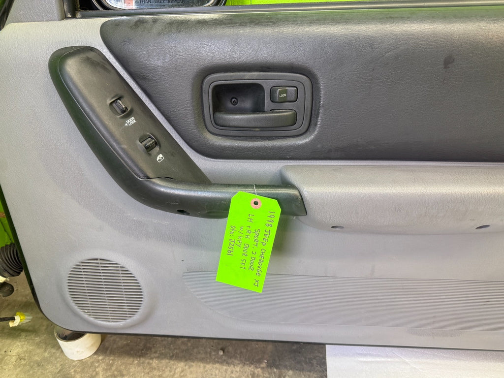 97-01 JEEP CHEROKEE XJ  OEM BLACK LEFT RIGHT FRONT DOORS DOOR MIRROR PANELS