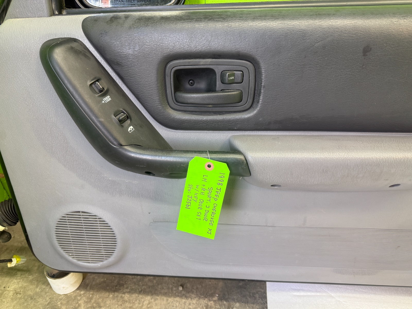 97-01 JEEP CHEROKEE XJ  OEM BLACK LEFT RIGHT FRONT DOORS DOOR MIRROR PANELS