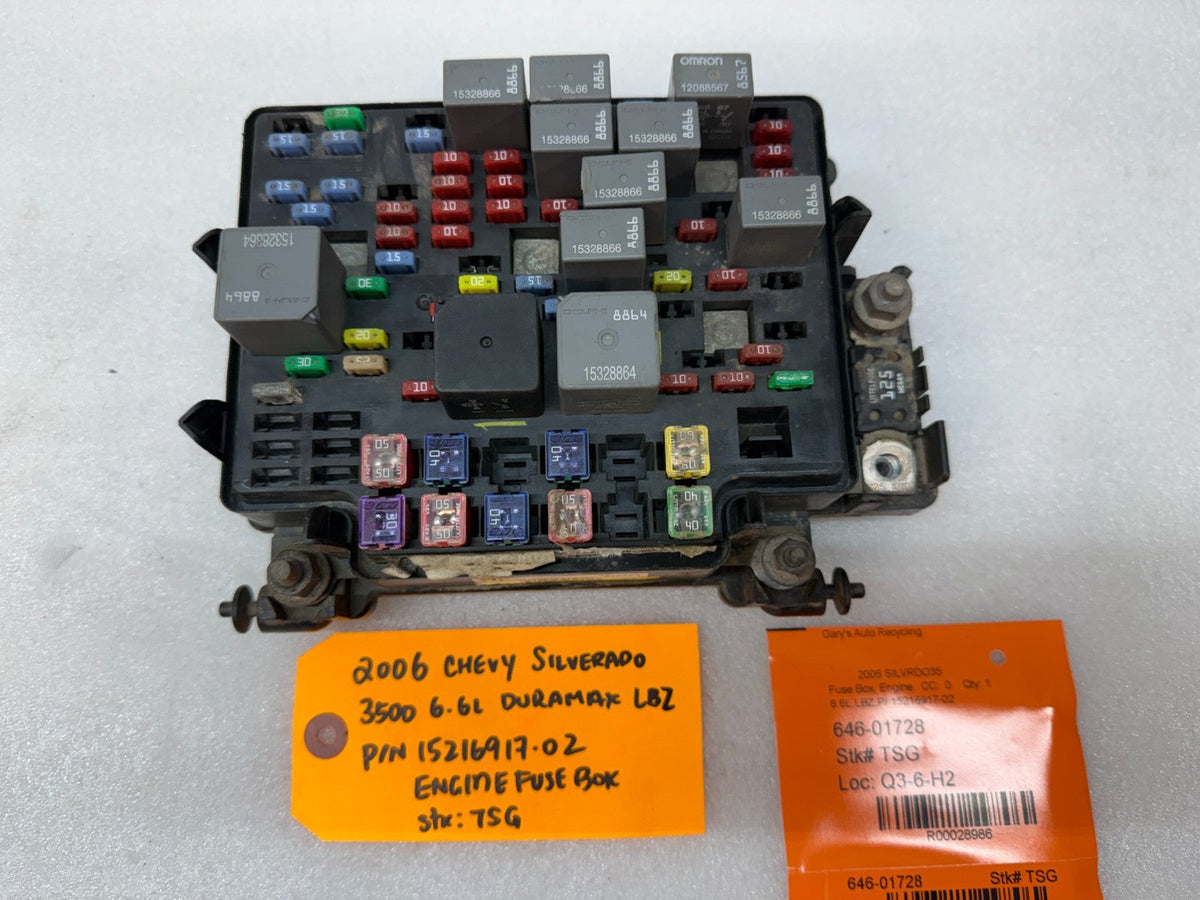 06 07 Chevrolet GMC SILVERADO SIERRA LBZ UNDERHOOD FUSE RELAY BOX 15216917-02