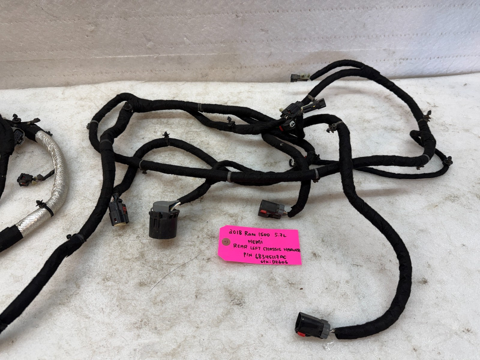18 19 DODGE RAM SPORT 1500 5.7 LEFT SIDE CHASSIS FRAME HARNESS LOOM 68345117AC