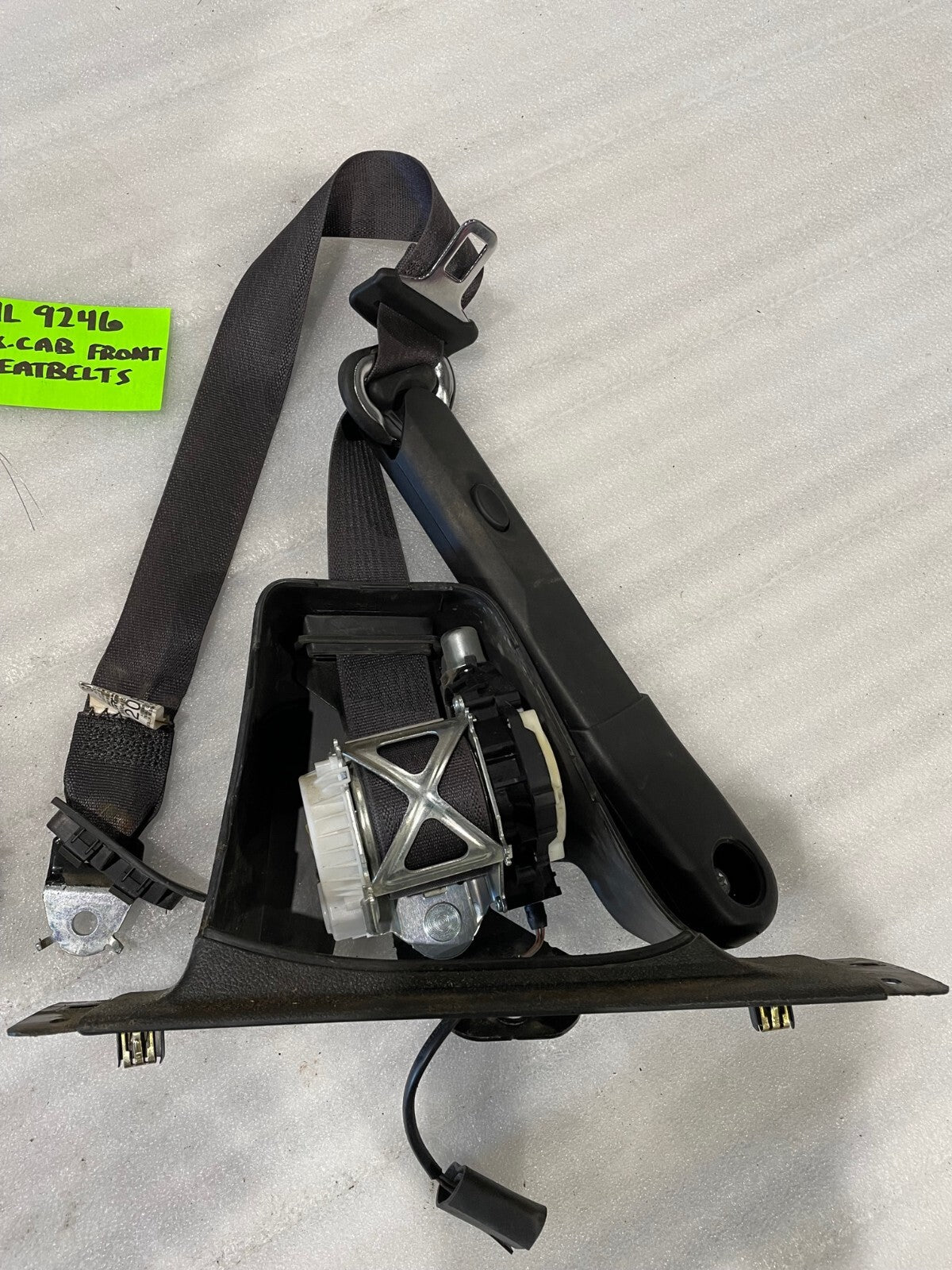 07-13 CHEVROLET GMC SILVERADO SIERRA EXTENDED CAB BLACK EBONY FRONT SEAT BELTS