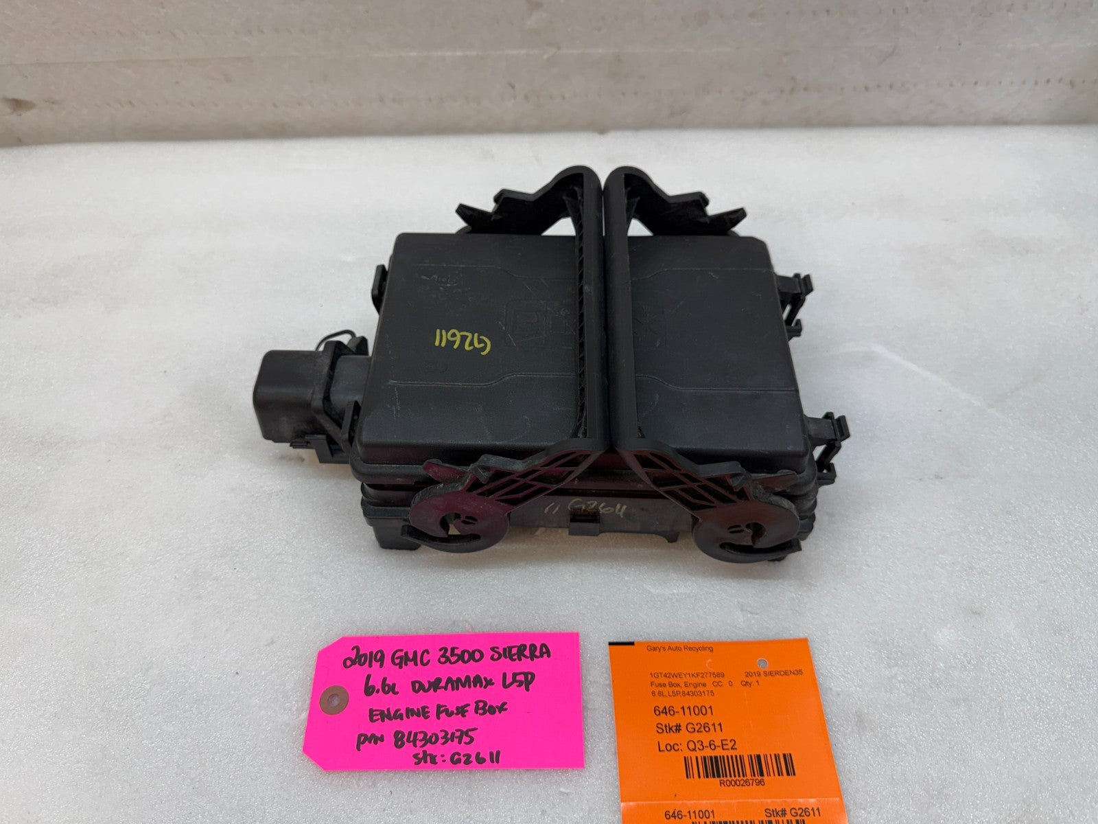 19 Chevrolet GMC 2500HD DURAMAX 6.6 L5P ENGINE FUSE RELAY BOX 84303175
