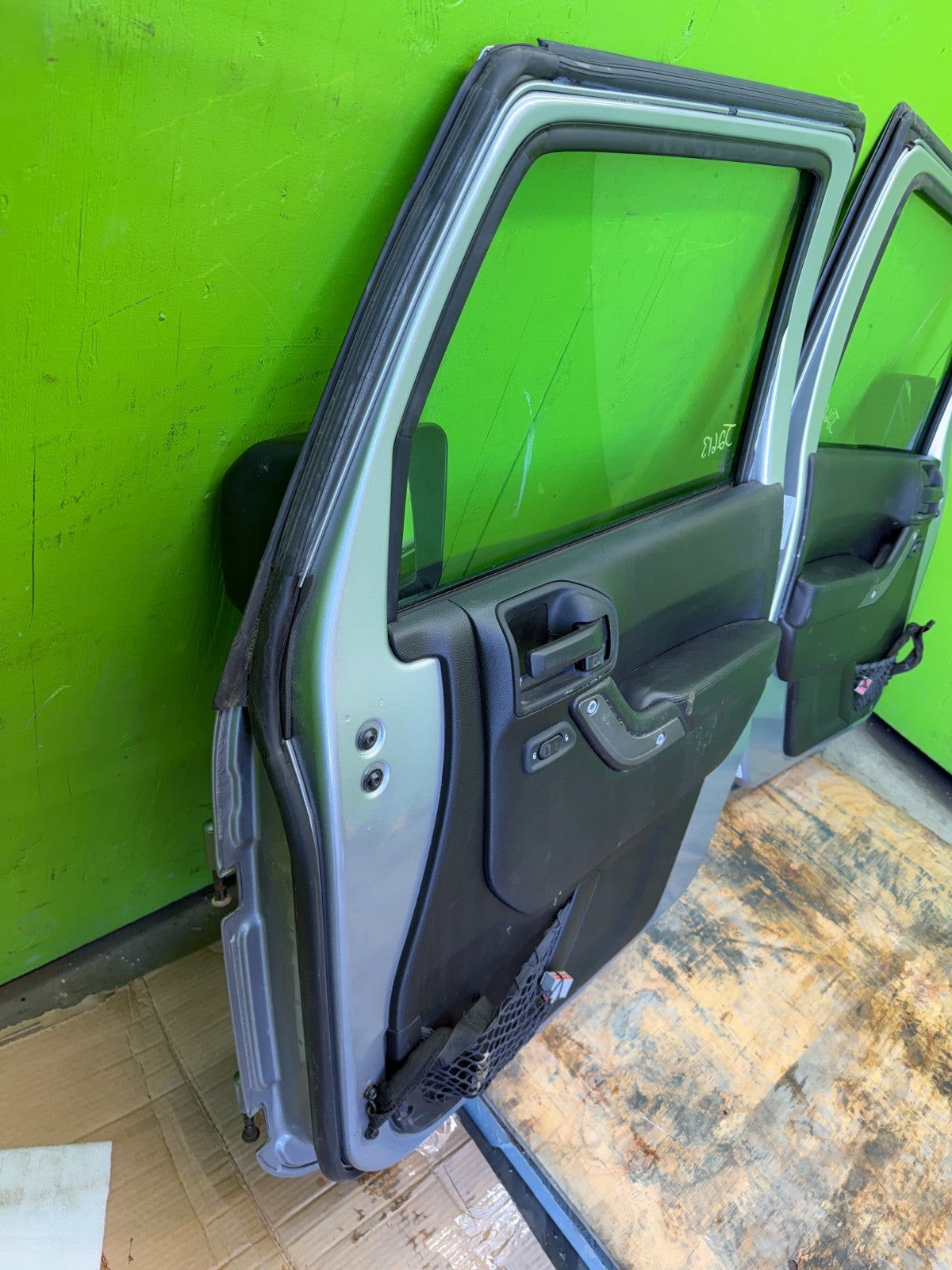 07-18 JEEP WRANGLER JK OEM FULL HARD DOORS SILVER WITH DOOR PANELS MIRROR KEY