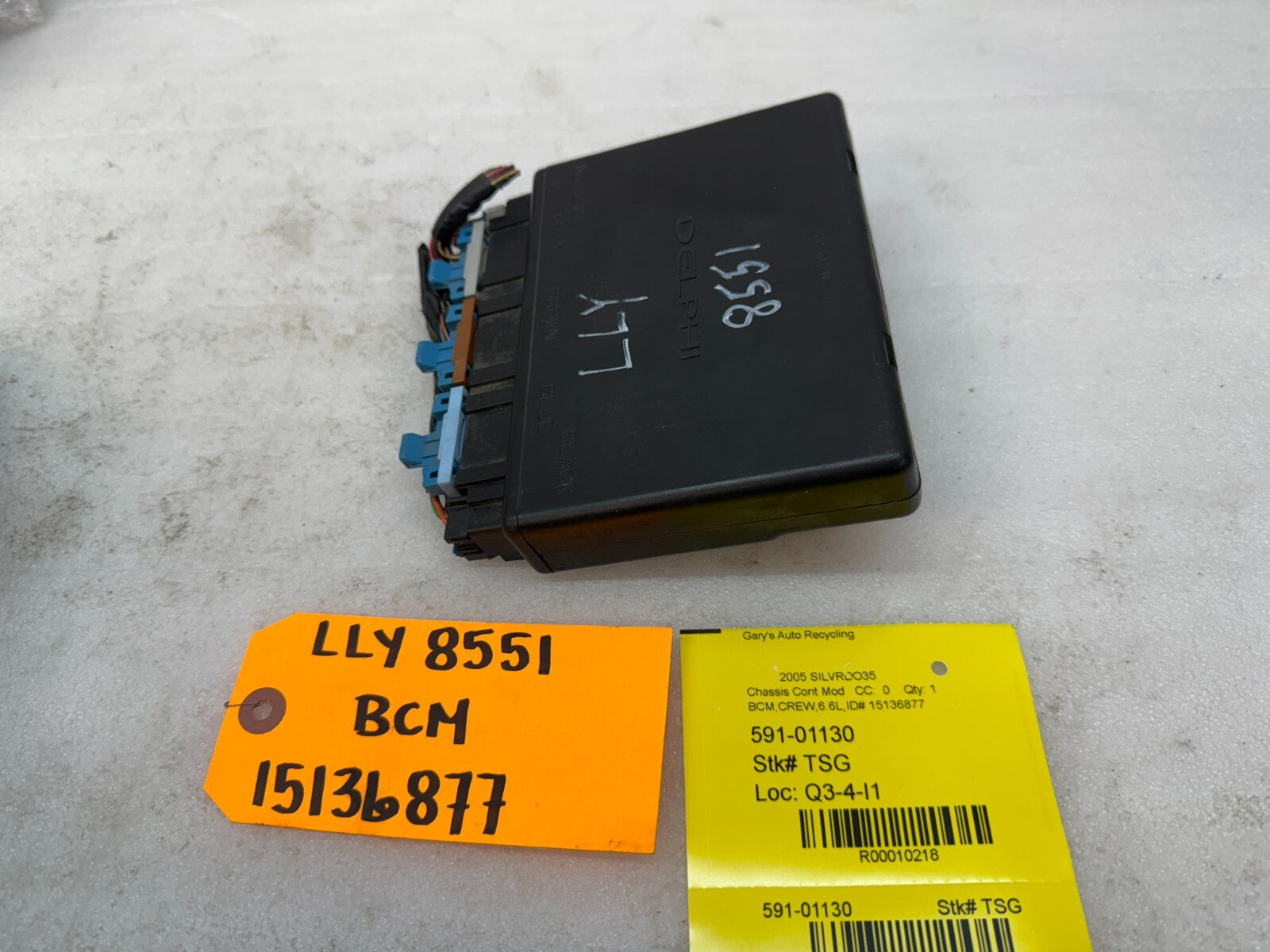 04 05 Chevrolet GMC DURAMAX LLY 6.6 BODY CONTROL MODULE BCM 15136877