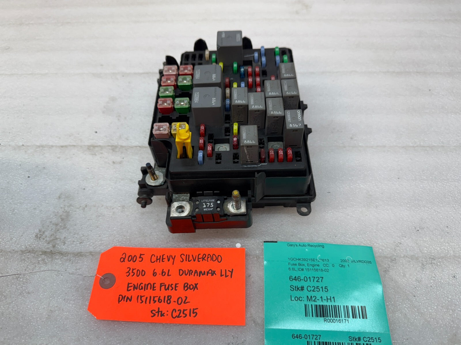 01-05 Chevrolet GMC SILVERADO SIERRA LLY UNDERHOOD FUSE RELAY BOX 15115618-02