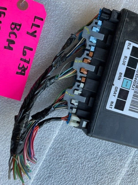 04 05 Chevrolet GMC DURAMAX LLY 6.6 BODY CONTROL MODULE BCM 15136877