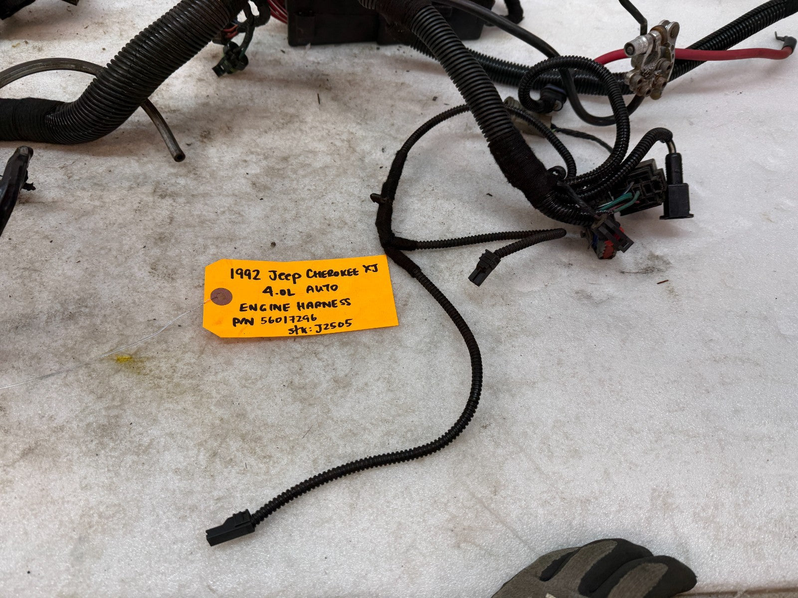 92 JEEP CHEROKEE XJ 4.0 ENGINE WIRING HARNESS LOOM FUSE BOX P56017296