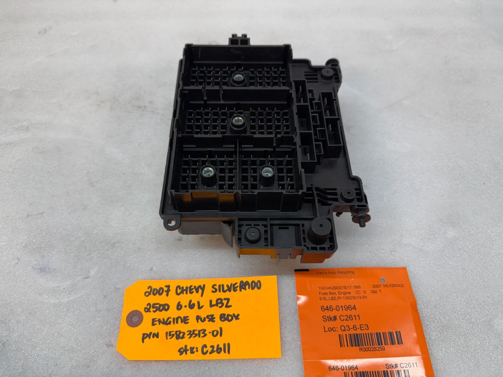 06 07 Chevrolet GMC SILVERADO SIERRA LBZ UNDERHOOD FUSE RELAY BOX 15823513-01