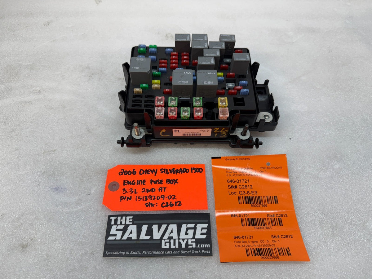 06 Chevrolet GMC 2500hd SIERRA 5.3 6.0 UNDERHOOD FUSE RELAY BOX 15139209-02