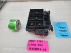 01 02 Chevrolet GMC SILVERADO SIERRA LLY UNDERHOOD FUSE RELAY BOX 15328827-03