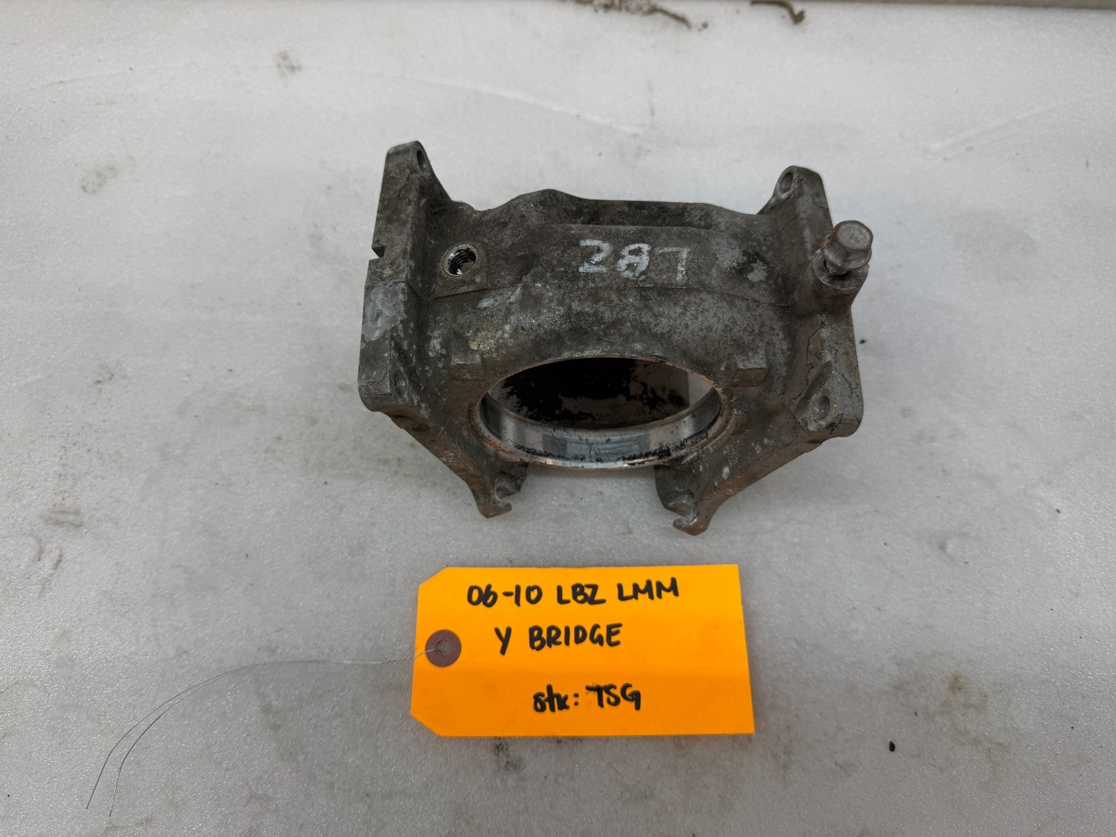 06-10 GMC CHEVROLET LBZ LMM 6.6 DURAMAX Y-BRIDGE INTAKE MANIFOLD