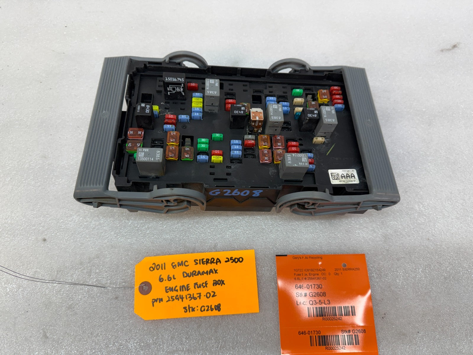 11-14 GMC CHEVROLET SILVERADO 2500HD 3500HD 6.6 LML FUSE RELAY BOX 25941367-02