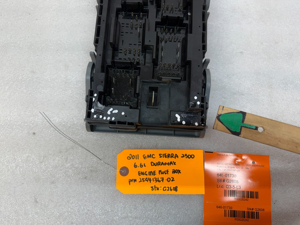 11-14 GMC CHEVROLET SILVERADO 2500HD 3500HD 6.6 LML FUSE RELAY BOX 25941367-02