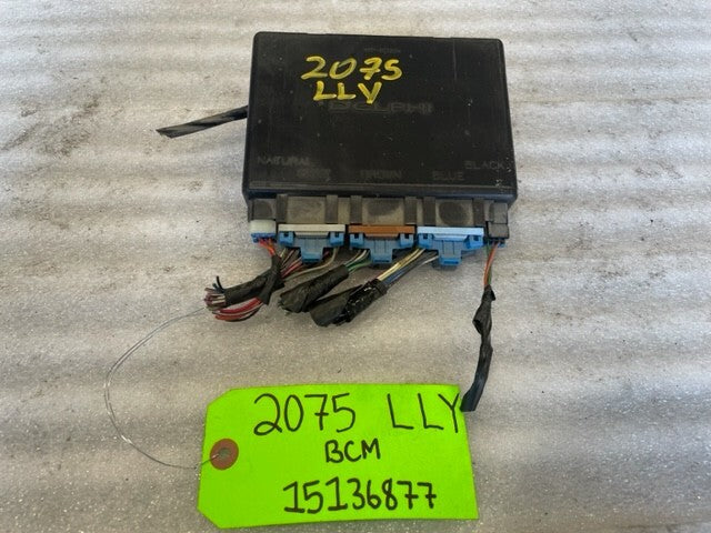 04 05 Chevrolet GMC DURAMAX LLY 6.6 BODY CONTROL MODULE BCM 15136877