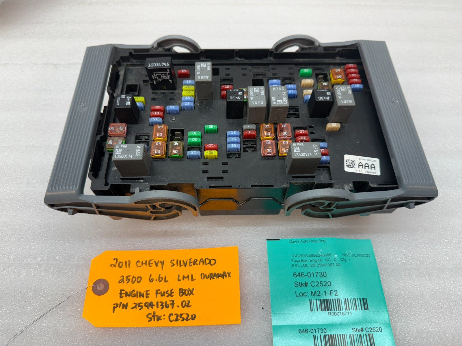 11-14 GMC CHEVROLET SILVERADO 2500HD 3500HD 6.6 LML FUSE RELAY BOX 25941367