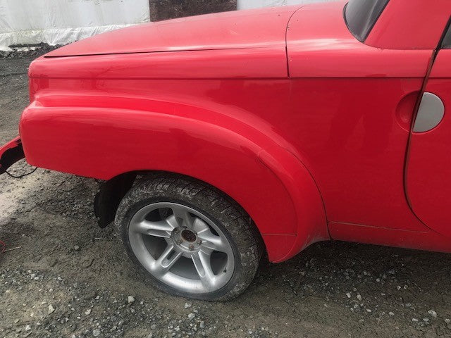 03 04 05 06 CHEVROLET SSR OEM RED COMPLETE BOX LEFT AND RIGHT W/ TONNEAU COVER