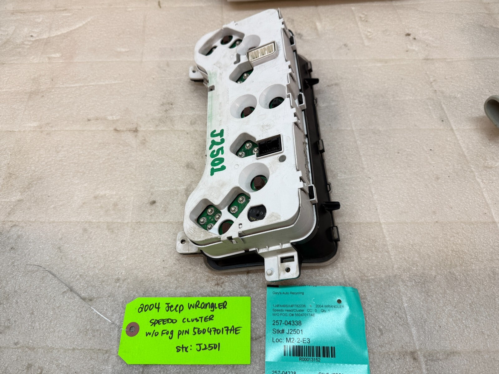 04 JEEP WRANGLER TJ LJ OEM METRIC SPEEDOMETER GAUGE CLUSTER 56047017AE 03-06