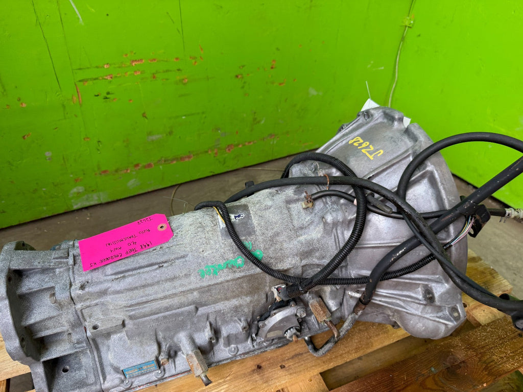 98 JEEP CHEROKEE XJ 4.0 AUTOMATIC TRANSMISSION 43LE 52104210AC 4x4 97-01