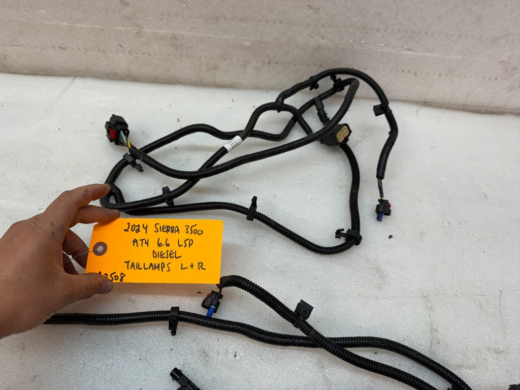 24 25 Chevrolet GMC SIERRA TAILLIGHT TAIL LAMP WIRING HARNESS 85146421