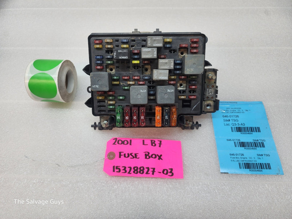 01 02 Chevrolet GMC SILVERADO SIERRA LLY UNDERHOOD FUSE RELAY BOX 15328827-03