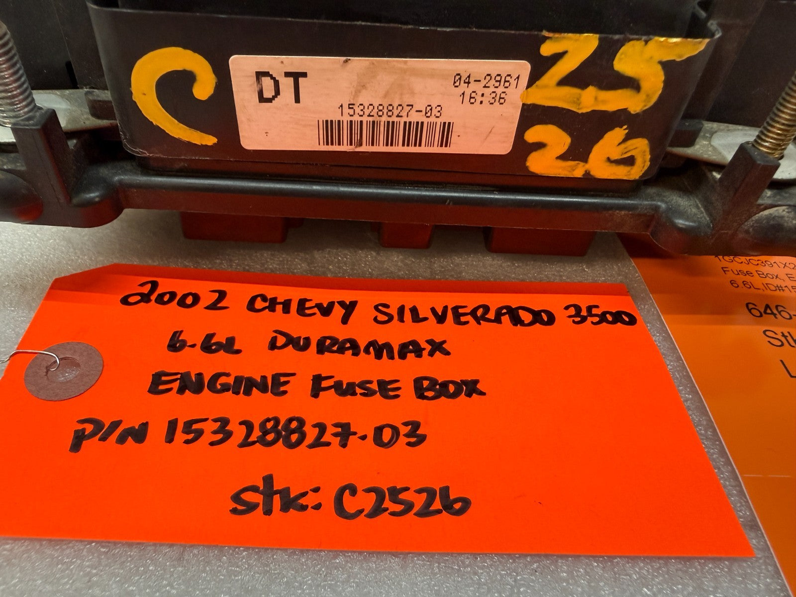 01 02 Chevrolet GMC SILVERADO SIERRA LB7 UNDERHOOD FUSE RELAY BOX 15328827-03