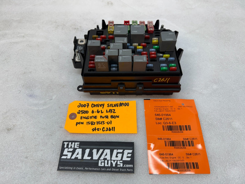 06 07 Chevrolet GMC SILVERADO SIERRA LBZ UNDERHOOD FUSE RELAY BOX 15823513-01
