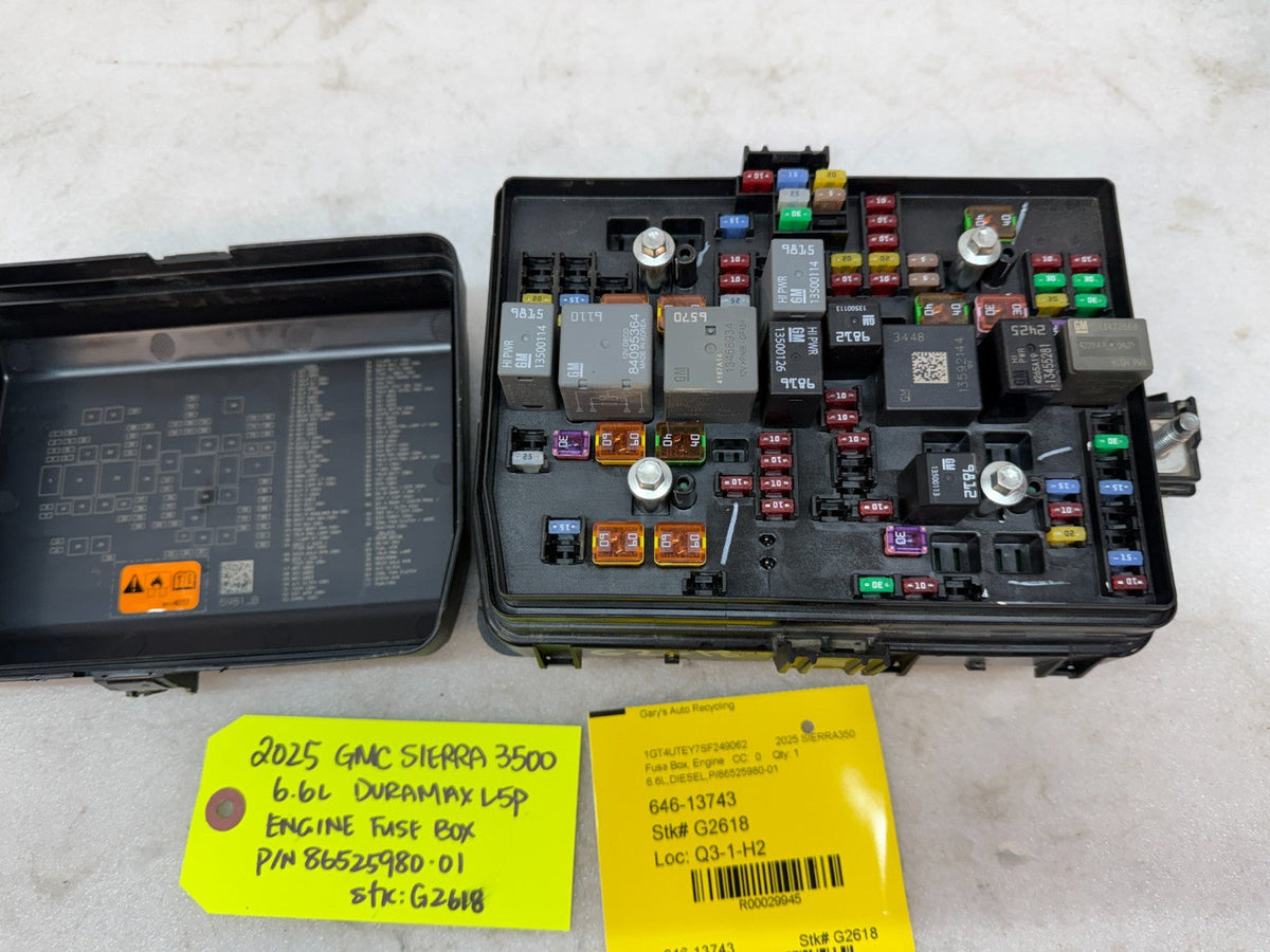 24 25 Chevrolet GMC 3500hd SIERRA 6.6 UNDERHOOD FUSE RELAY BOX 86525980-01