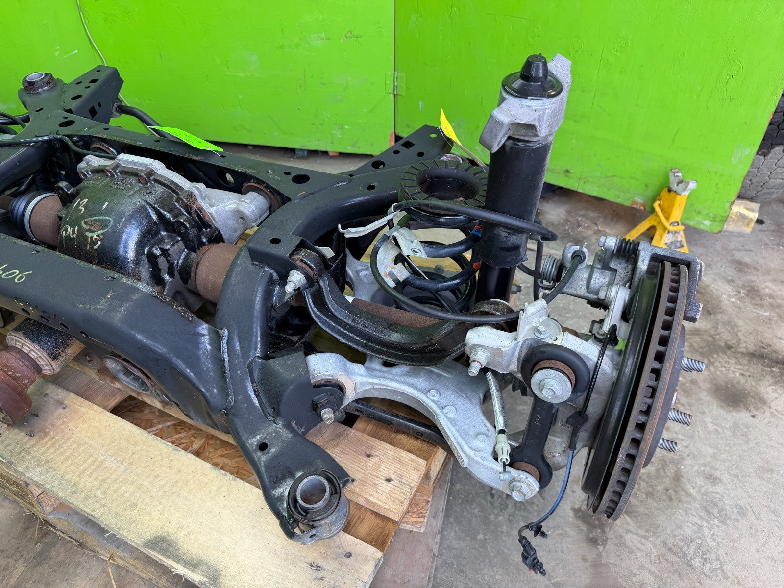 15-22 FORD MUSTANG GT 5.0 REAR SUSPENSION AXLE DIFFERENTIAL 3.55 GEARS