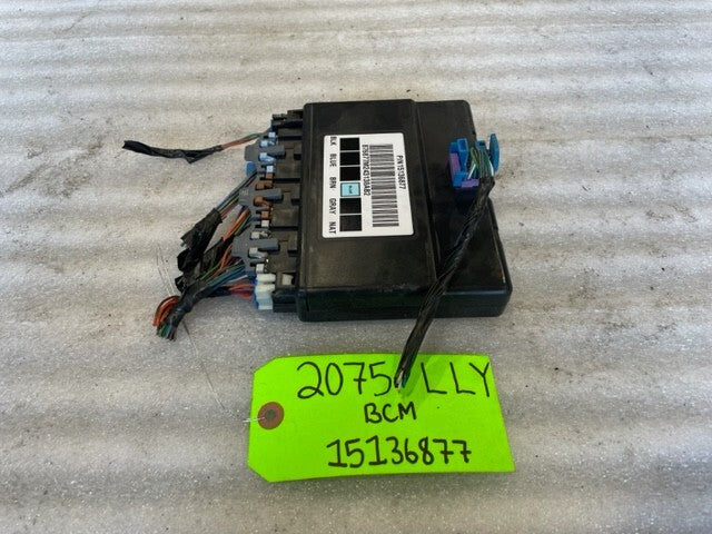 04 05 Chevrolet GMC DURAMAX LLY 6.6 BODY CONTROL MODULE BCM 15136877