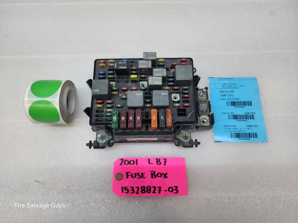01 02 Chevrolet GMC SILVERADO SIERRA LLY UNDERHOOD FUSE RELAY BOX 15328827-03